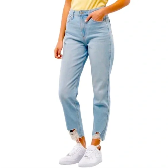Hollister Curvy Ultra High-Rise Mom Jean Chewed Hem Stretch Light Wash-28x27